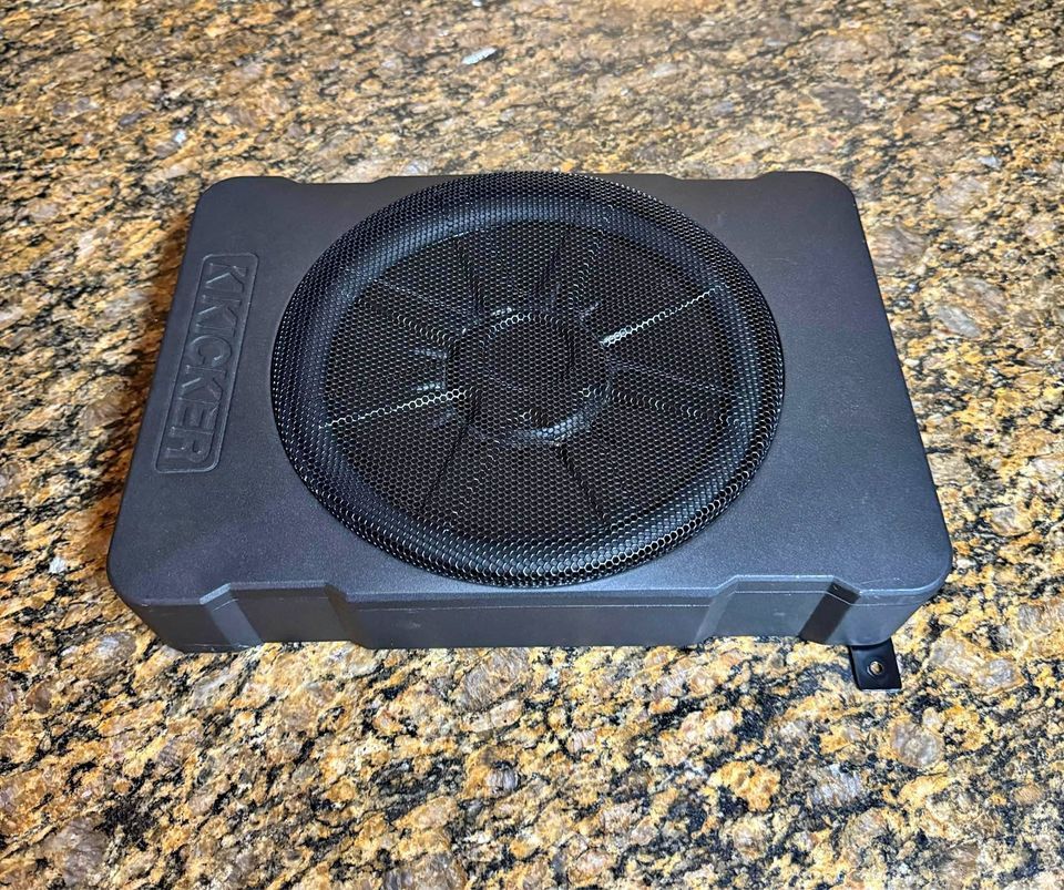 KICKER - Hideaway 10" Compact Powered Subwoofer - Black (never used)