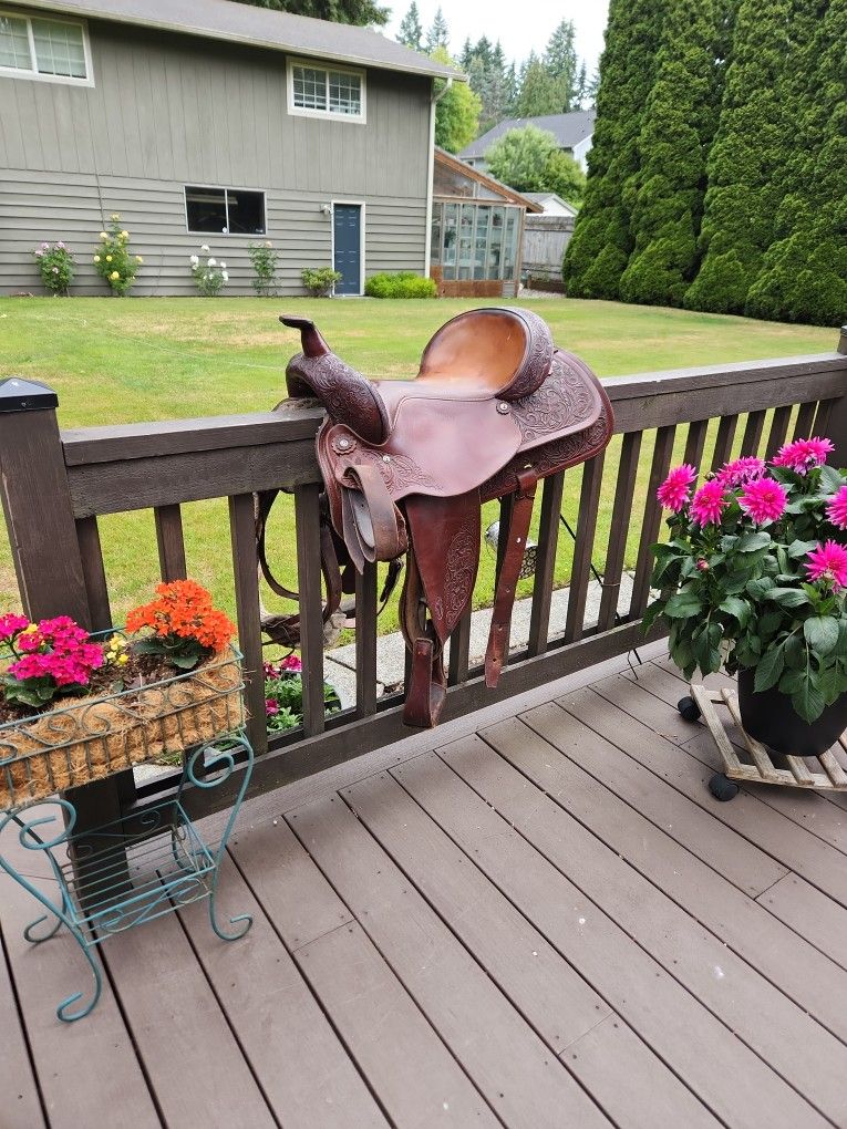 15" western Saddle.