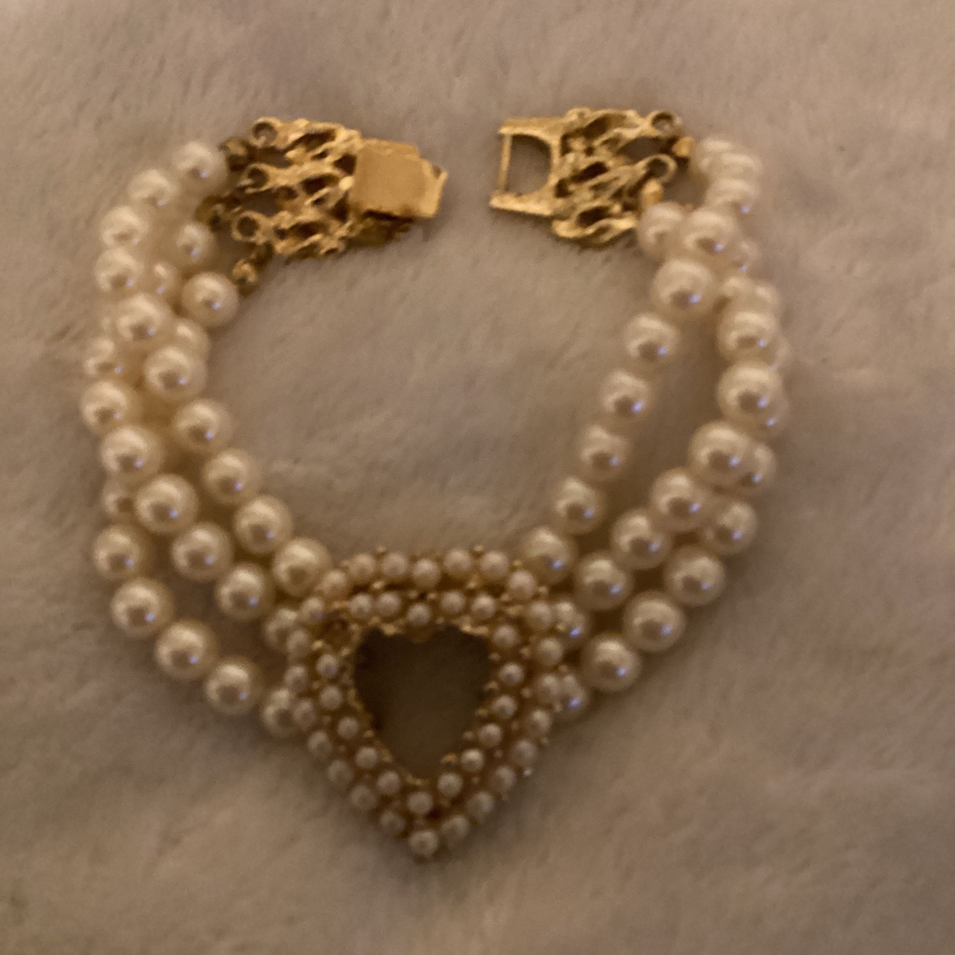 7” Multi-strand Beige Pearl And Gold Heart Shaped Bracelet