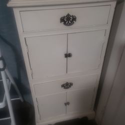 Little Dresser