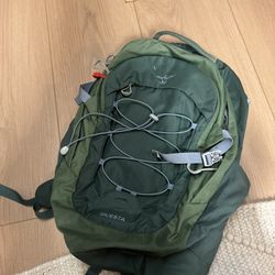 LOW PRICE MOVING- OSPREY $320 + TAX RETAIL UNISEX BACKPACK