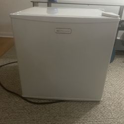 Mini fridge Emerson