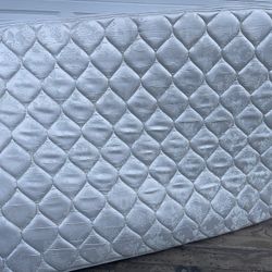Sealy Posturpedic pillow top Queen And Box Spring
