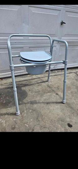 Medical bedside commode chair