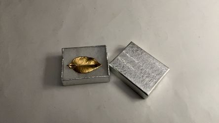 Vintage Hawaiian Gold leaf “Maile”
