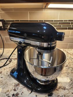 Pre-owned Artisan 325 Watt KitchenAid Stand Mixer - Good Condition- Extra Bowl,  Black Tilt Head