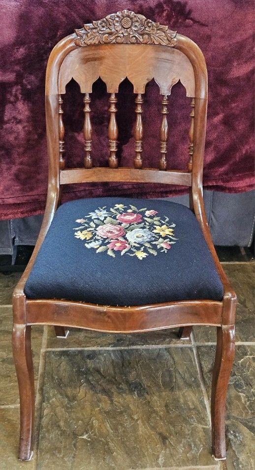 VICTORIAN CARVED MAHOGANY CHAIR