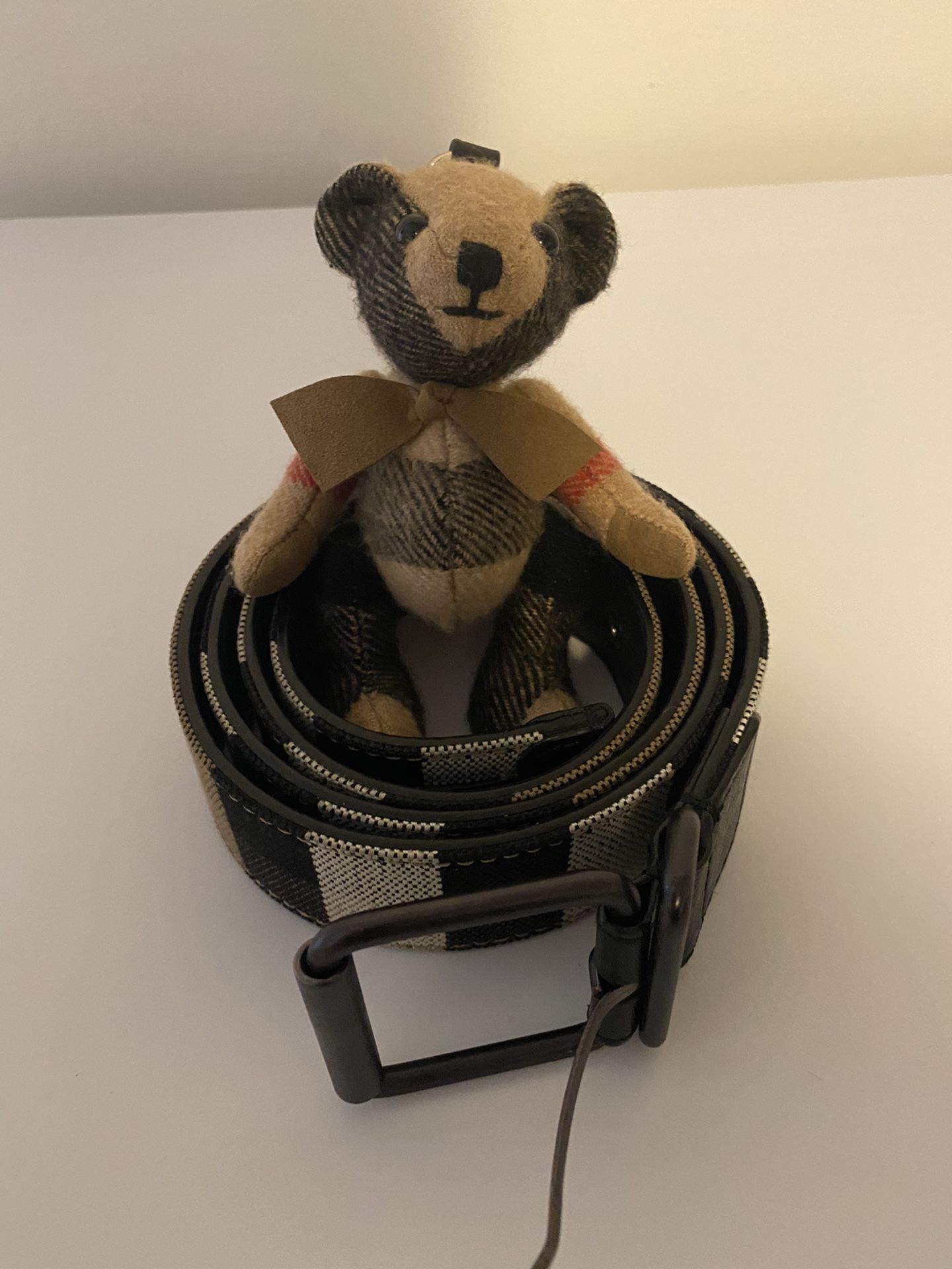 Men’s Burberry belt and teddy bear 110/44