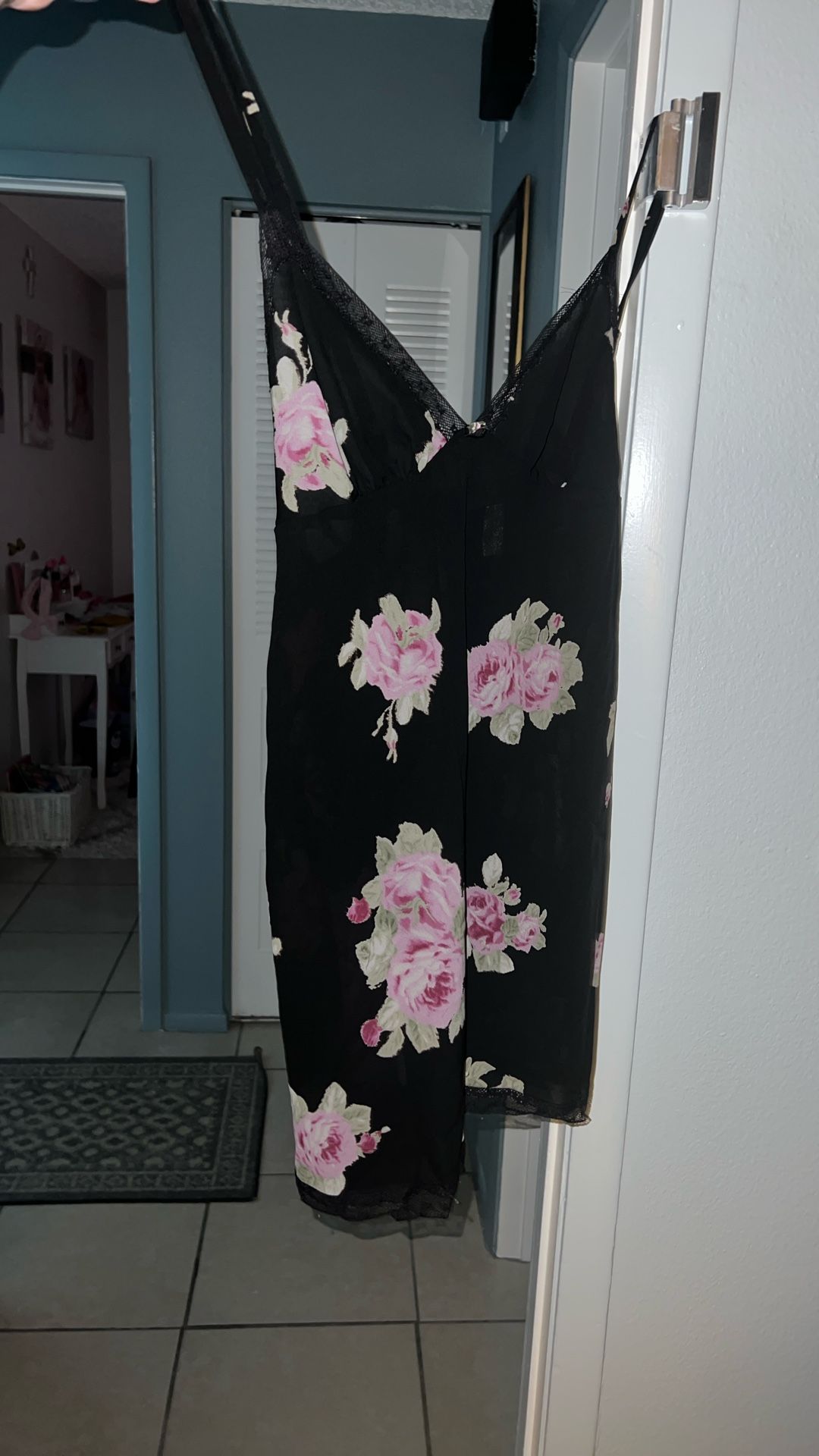 Oscar Dela Renta night negligee size XL but Runs Small $5