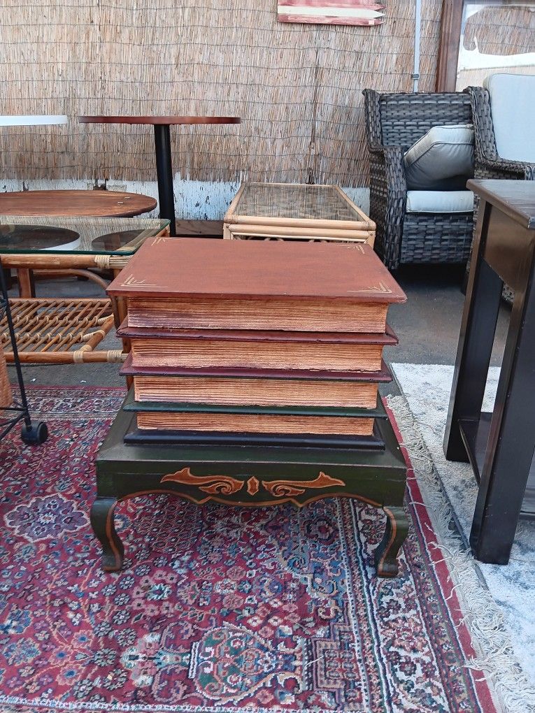 Faux Stacked Books Decorative Side Table With Top Lift Storage Compartment $120 OBO