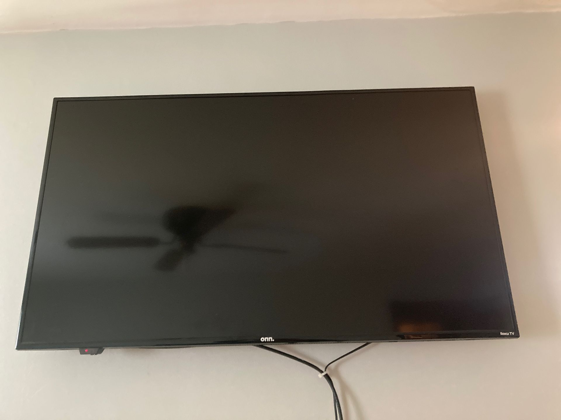 Roku TV works fine