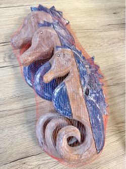 New handcrafted carved set of 3 seahorses
