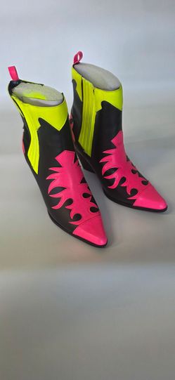 Vibrant western-style ankle boots in size 7