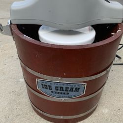 Old Fashioned Ice Cream Maker 4 Quart 
