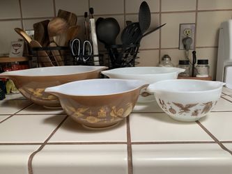 Vintage Pyrex Cinderella Early American 4 Piece Bowls