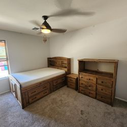 Bedroom set full size with mattress $200
