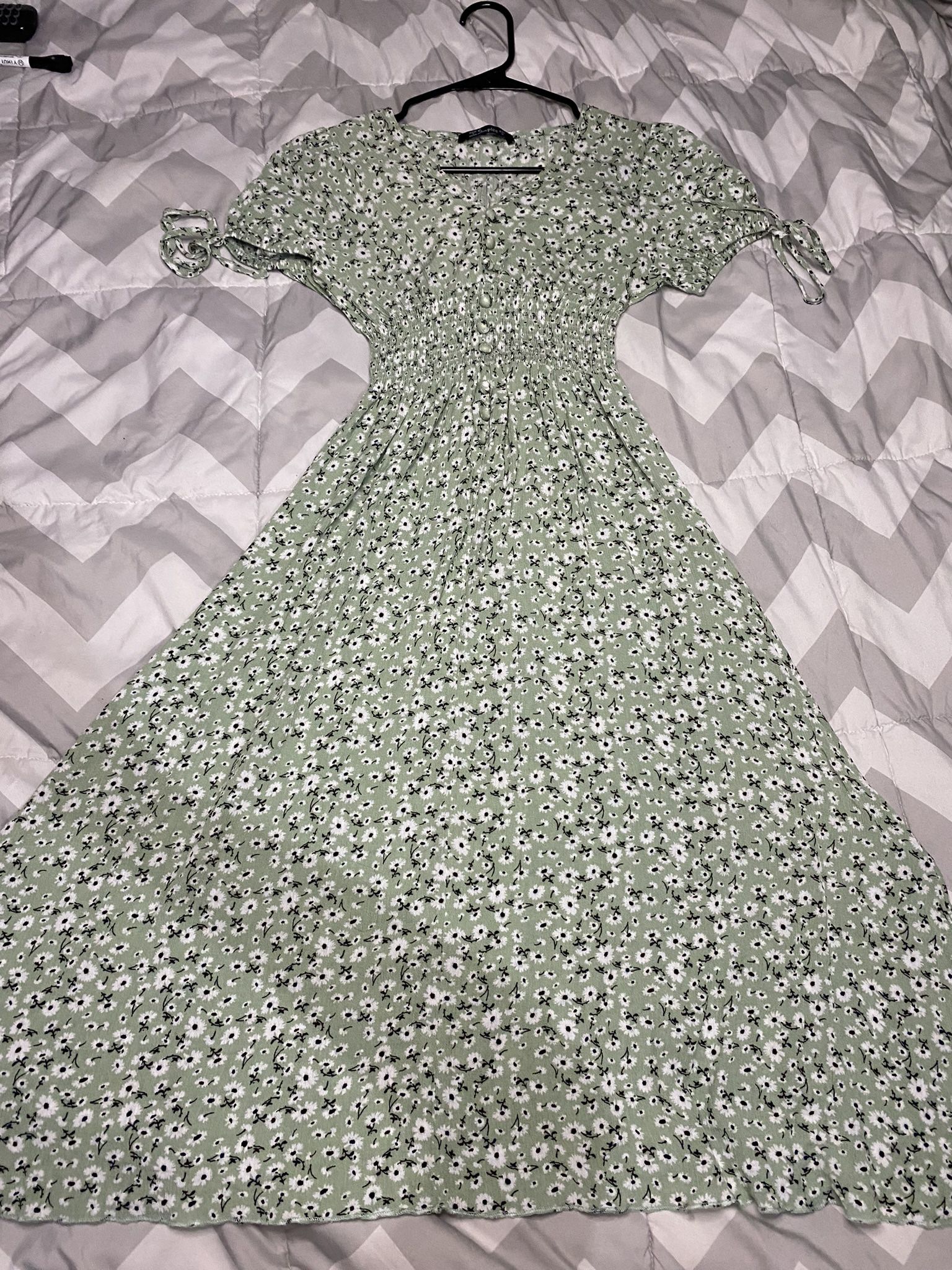 Simplee Aparrel Green & White Flower dress