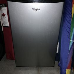 Whirlpool Mini Refrigerator 
