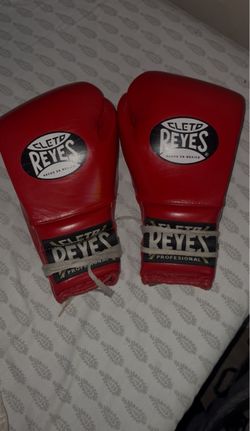 Red Cleto Reyes gloves 14oz