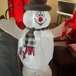 Inflatable snowman