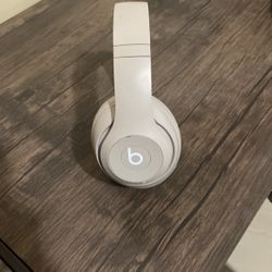 Beats Studio Pro (READ DESCRIPTION)