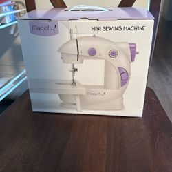 mini sewing machine