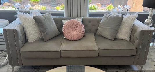 3-Piece Sofa Set with Gray Pillows
