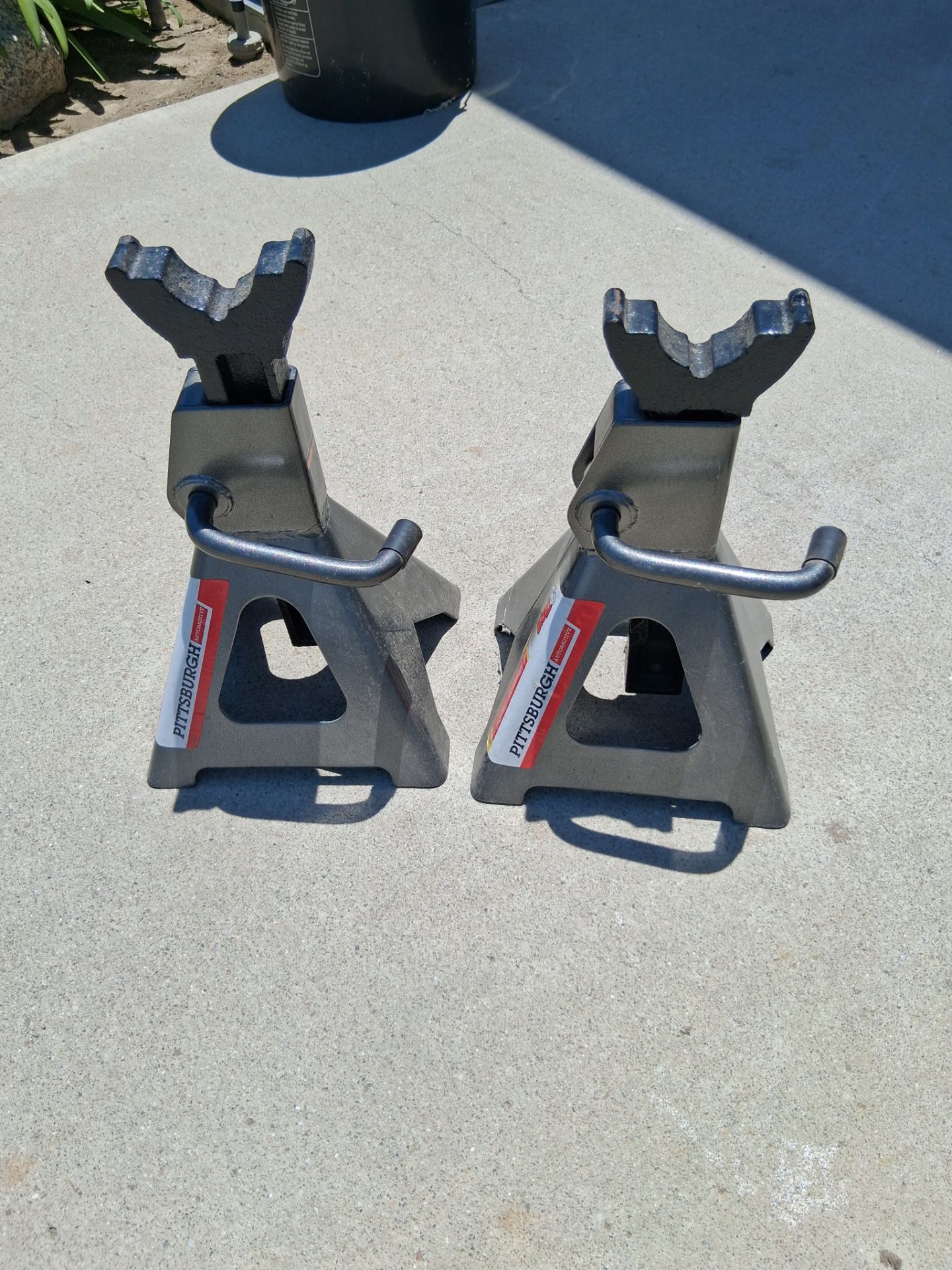 3 Ton Automotive Ratcheting Jack Stand Pair...asking 30.00