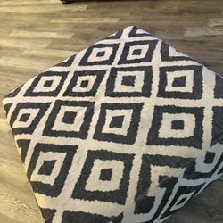 BEAUTIFUL OTTOM WITH DESIGN