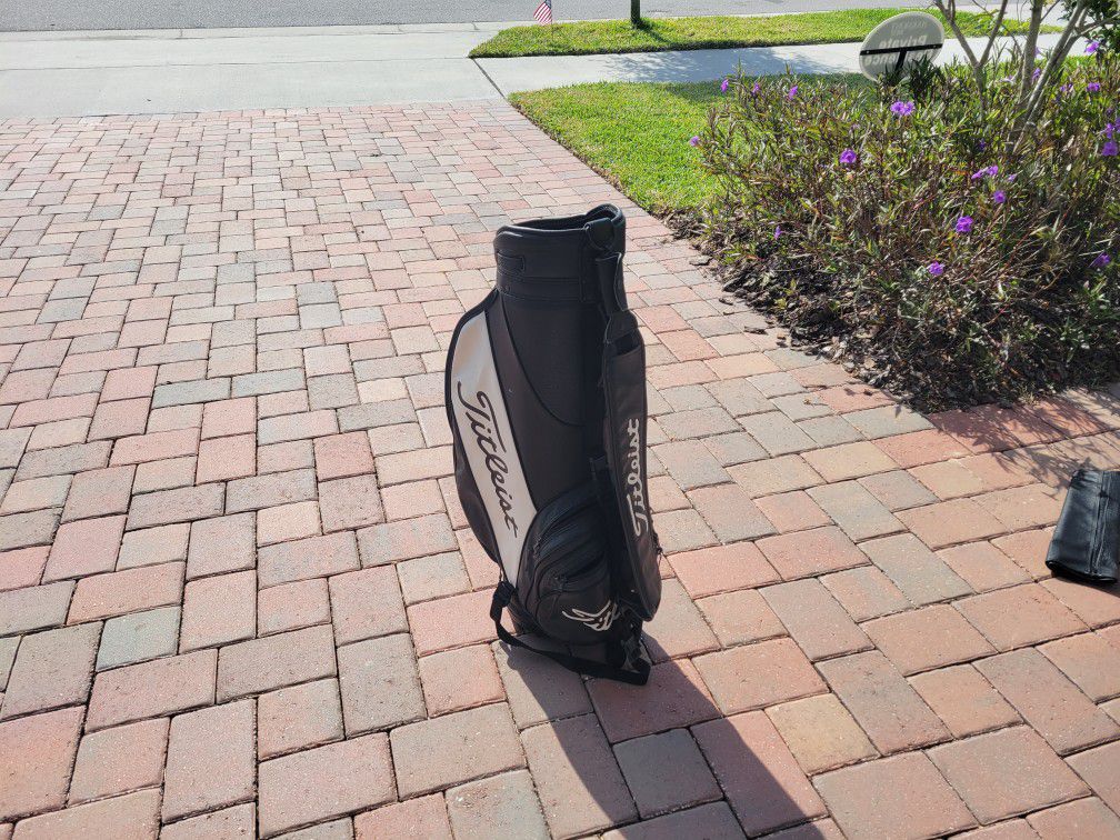 Titleist Mid-Size Tour Cart Bag Excellent condition