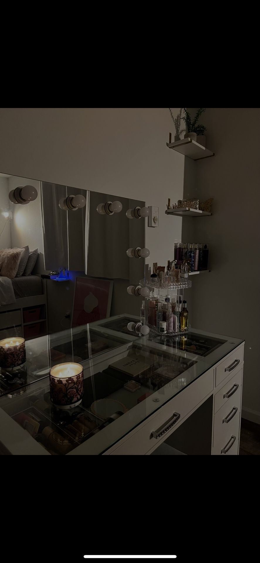 Makeup vanity