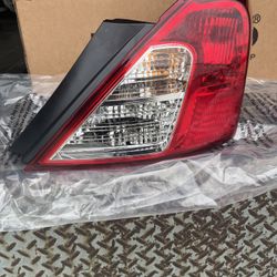 12-19 Nissan Versa Tail Light 