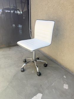 Free White desk chair