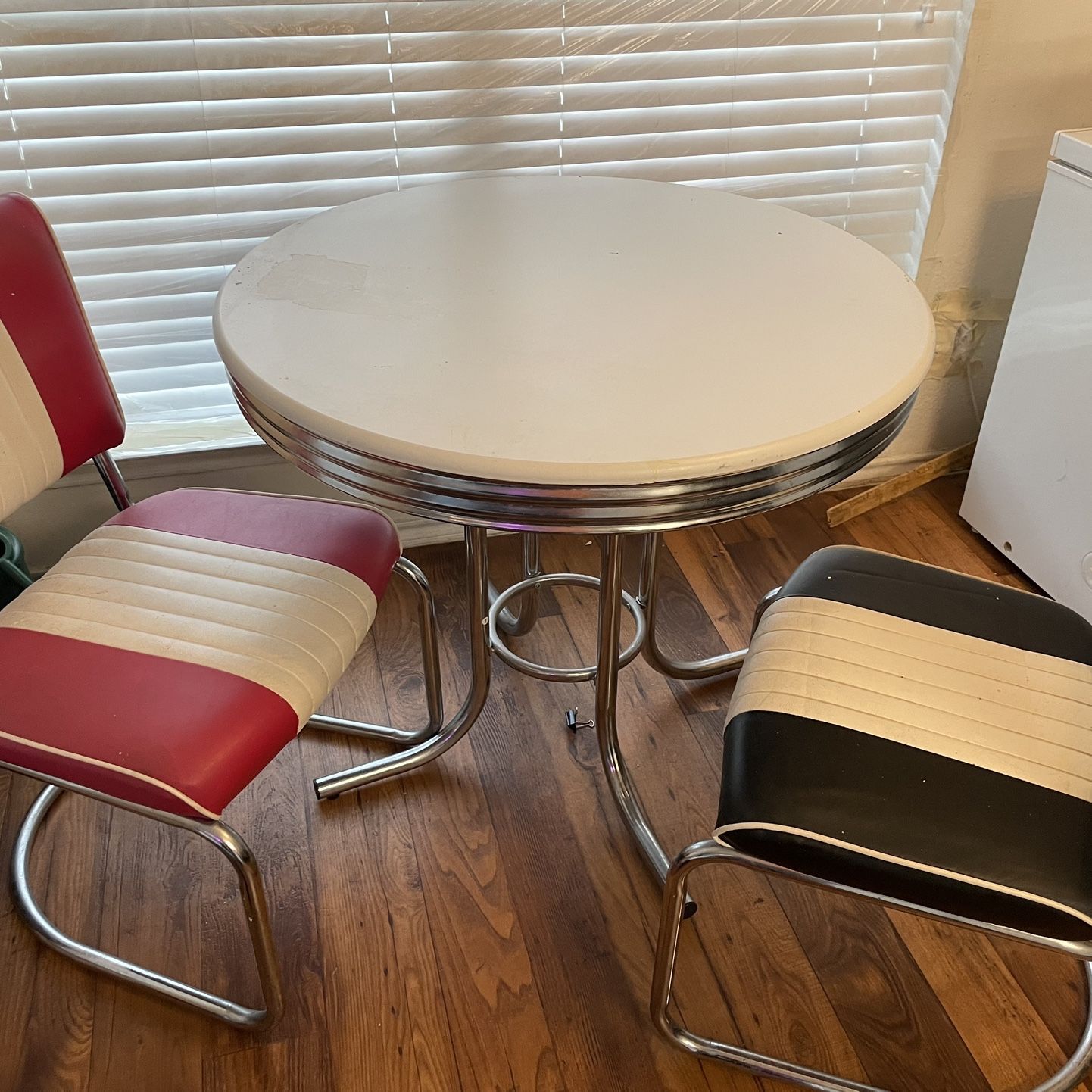 50s Style Table And Chairs $75