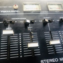 Realistic  Stero Music  Mixer With Microphone  Excellent  Working Condition 