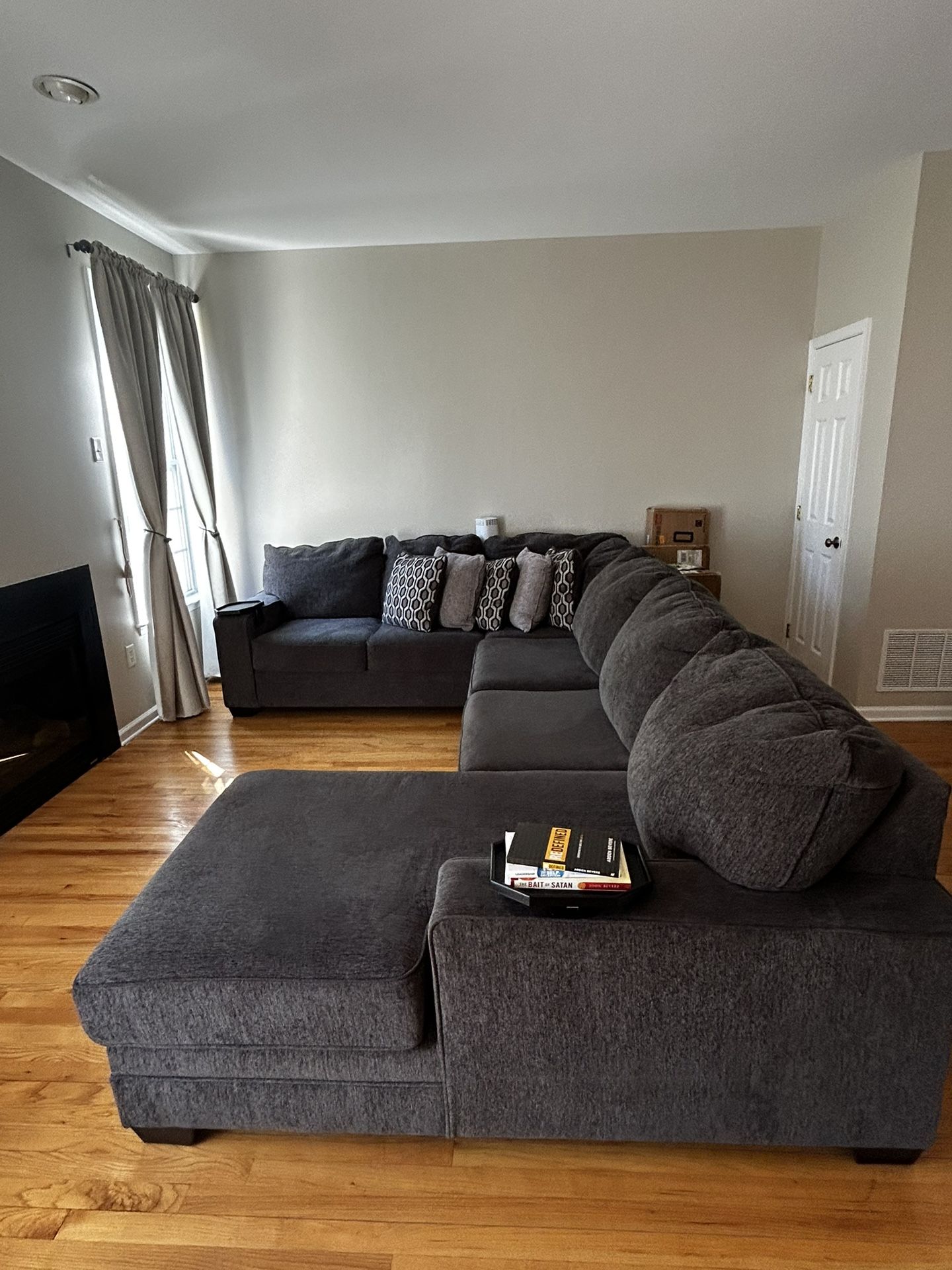 Stylish 3-Piece Sectional Sofa – Comfortable & Spacious Seating for Your Home!