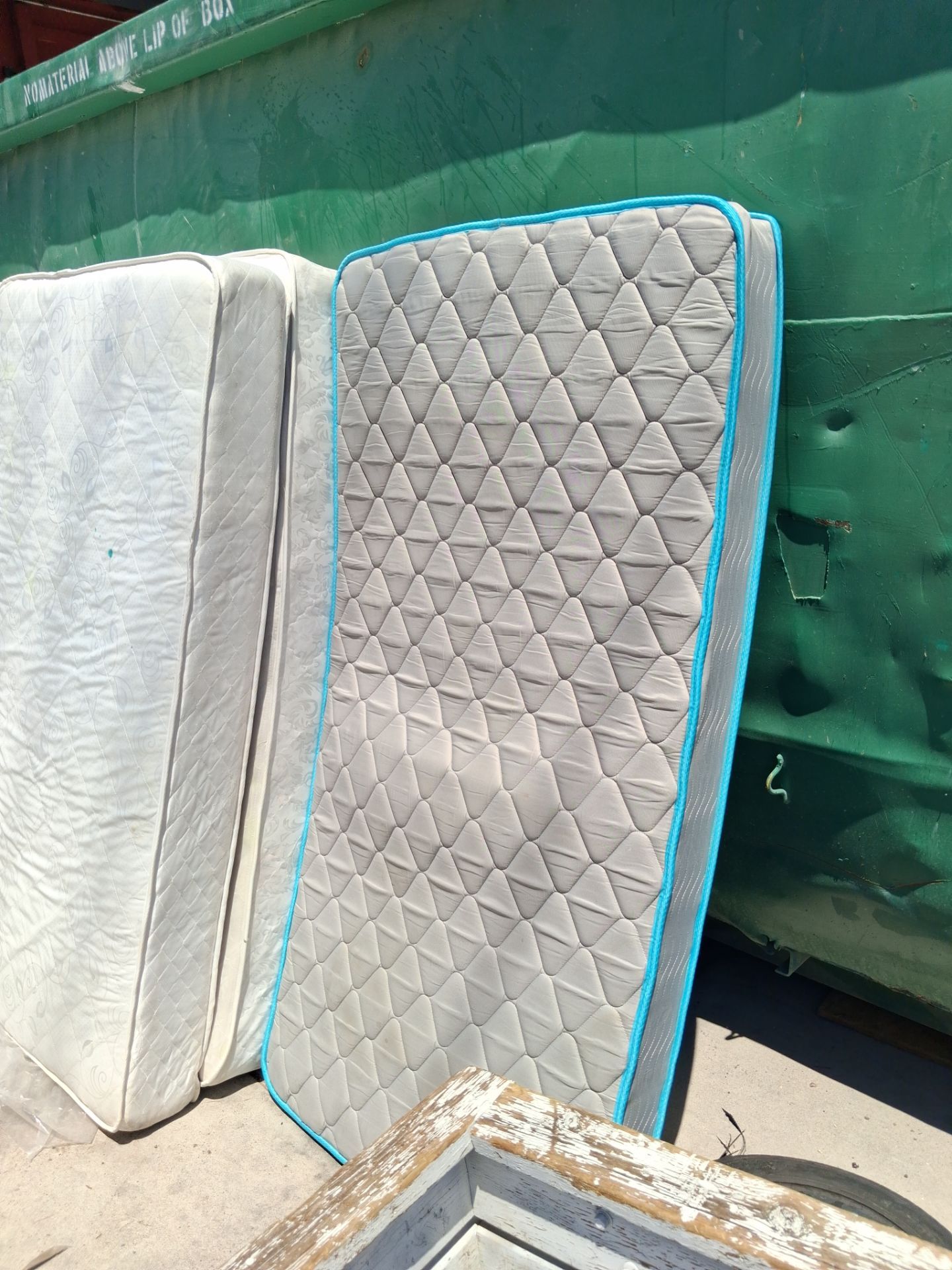 Nice Comfortable Quality Mattress and Box spring (no metal bed frame)