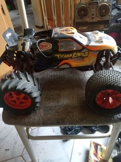 Traxxas nitro 4x4 truck no motor ,rc 10 parts200$