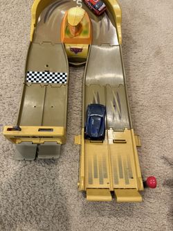 Lightning McQueen Racetrack