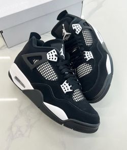 Jordan 4’s White Thunder