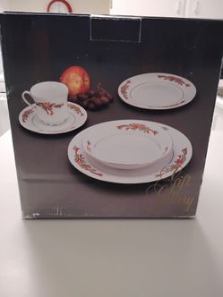 Christmas dinnerware. 20 pc. Setting for 4
