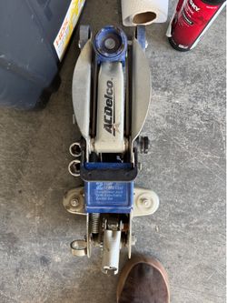 Small floor jack