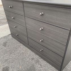 8 Drawer Dresser
