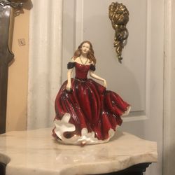 Madison – Royal Doulton Figurine 9 Inches 7 Inches Wide