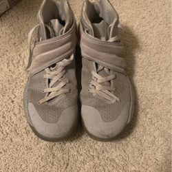 Kyrie 2 Battle Grey