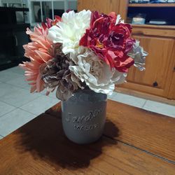New Flowers in a Gray ceramic Jardin Mason Vase $10

Great for Home Decor, office, Kitchen, dining, bedroom, livingroom, gift,  and more 