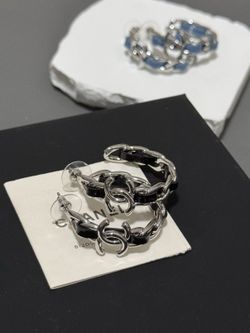 Fashion versatile must-have