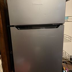 Hisense Mini Refrigerator