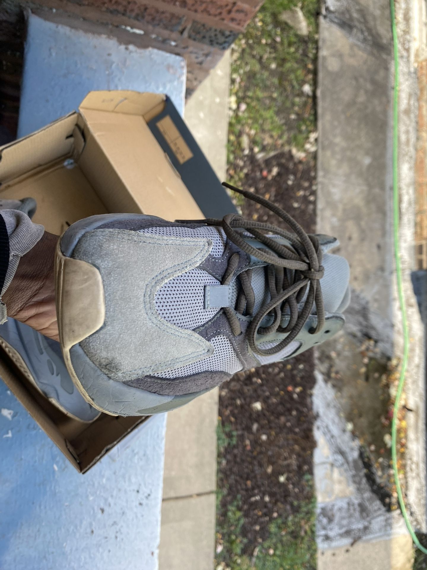 Adidas Yeezy Boost 700