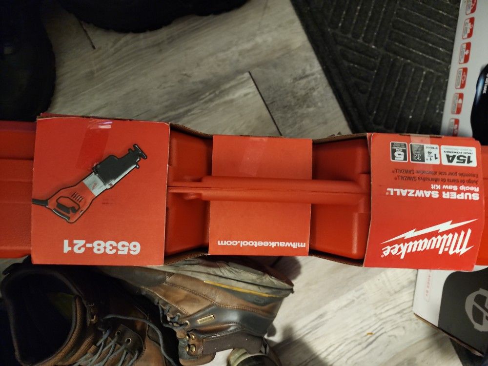 Milwaukee M18 SuperSawSall New